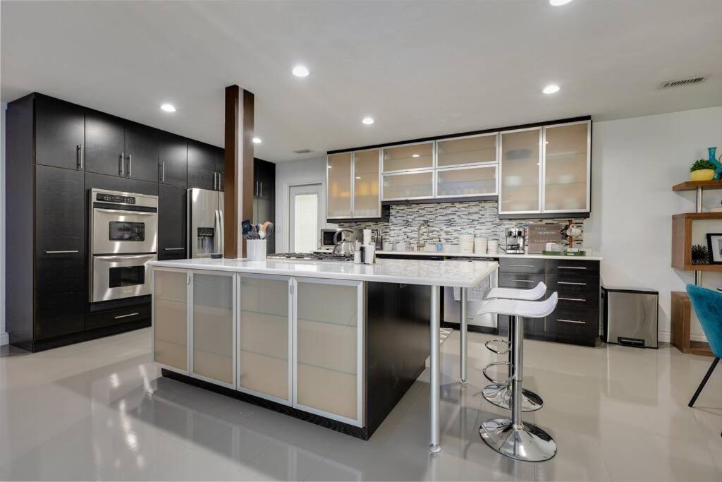 Вілла Uf Sunshine House - Patio & Bbq - Chef Kitchen - Ev Car Station - Upscale Neighborhood! Ґейнсвілл Екстер'єр фото